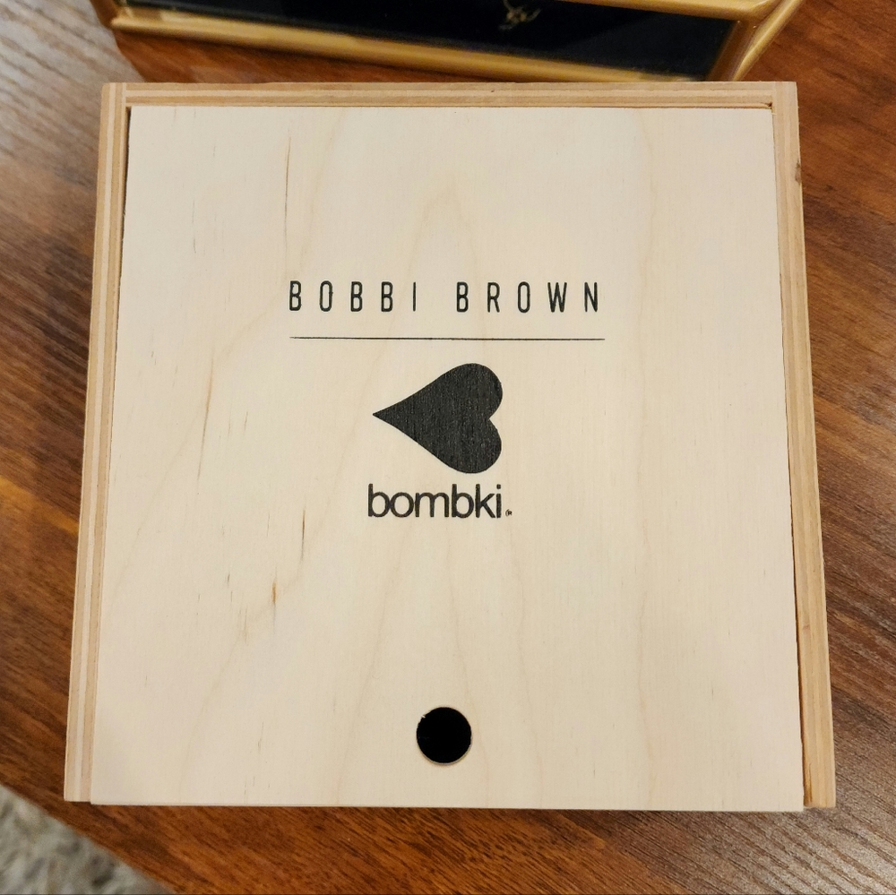 Bobbi Brown + Bombki Christmas Ornaments - Picture 3 of 3